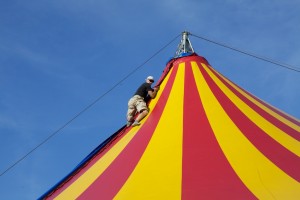 circus tent, circus rigging, circus tent raising, circus tent erection, circus, circus orange, circustentforrent.com, circus tent for rent, tent, rigging