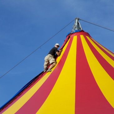 CIRCUS TENT BUILD – Old School Circus Rigging